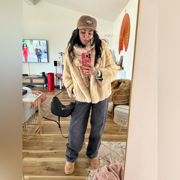 Meet your Posher, Adriana - Picture 5 of 6